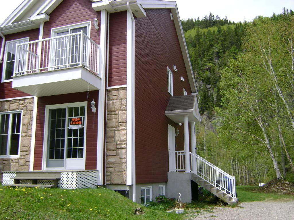 Apartamento Entre Roc Et Montagne LʼAnse-Saint-Jean Exterior foto