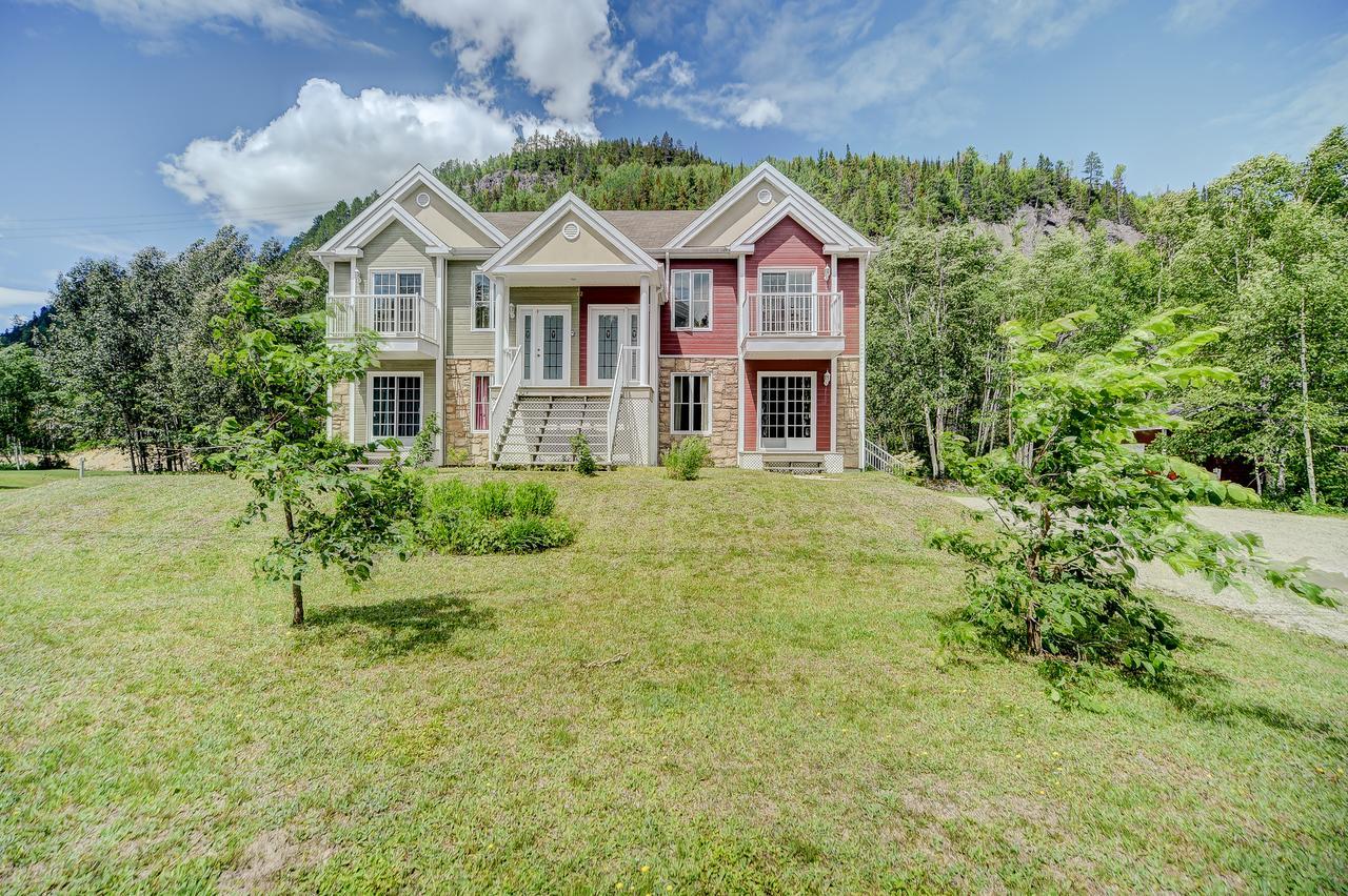 Apartamento Entre Roc Et Montagne LʼAnse-Saint-Jean Exterior foto