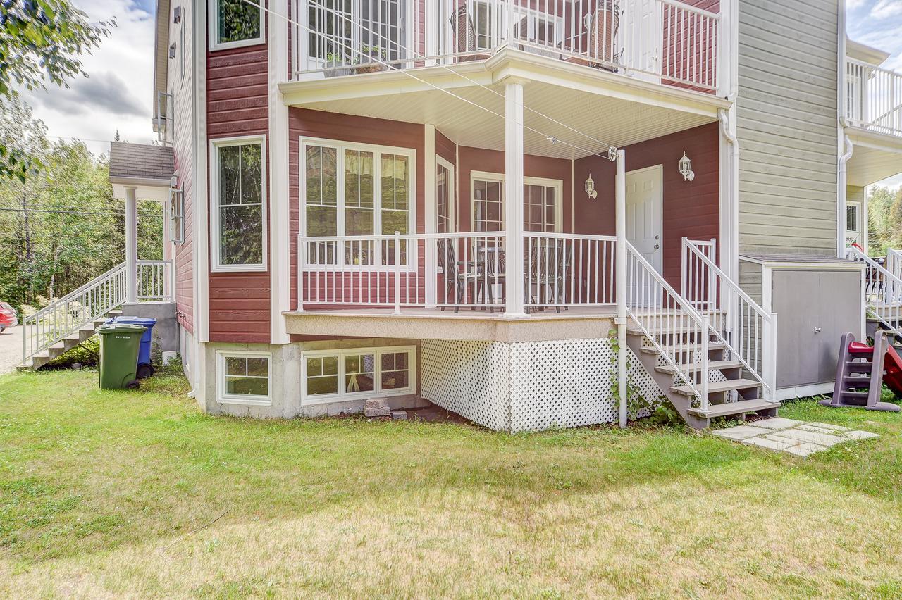 Apartamento Entre Roc Et Montagne LʼAnse-Saint-Jean Exterior foto