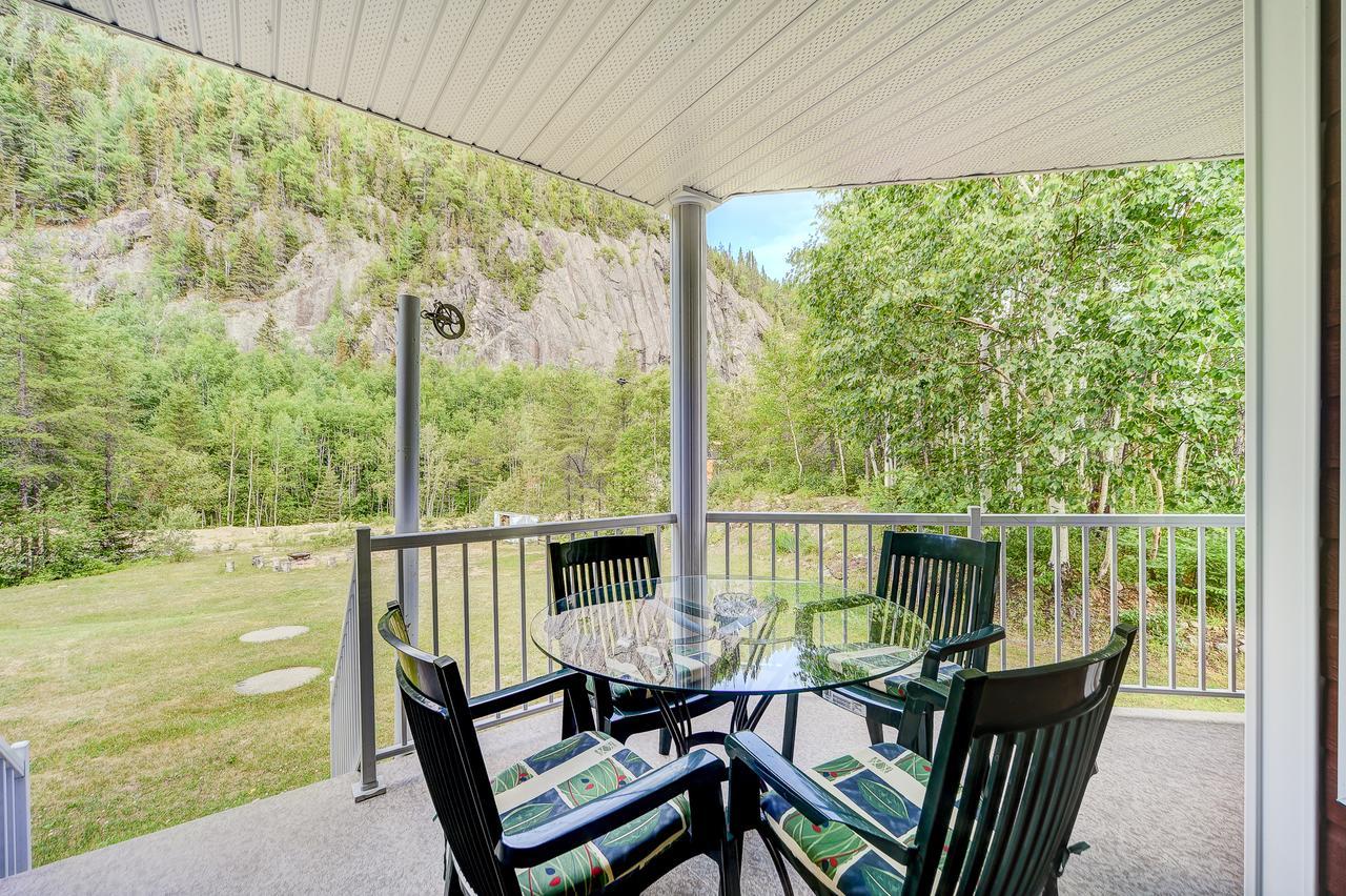 Apartamento Entre Roc Et Montagne LʼAnse-Saint-Jean Exterior foto